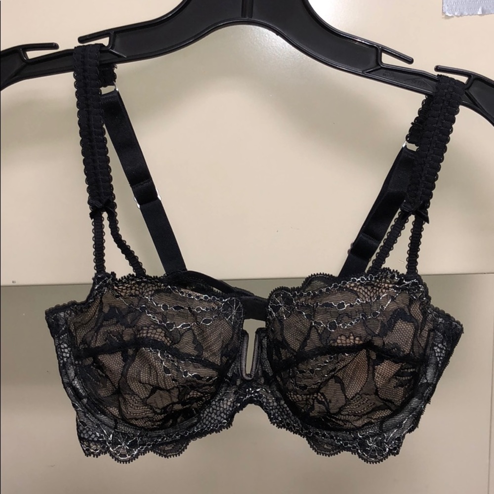 Lingerie set, bra and suspenders.